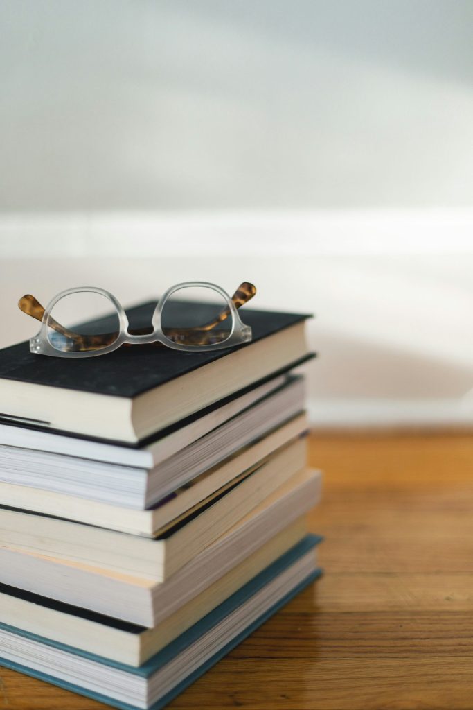 Fotografie von Büchern mit geringer Schärfentiefe